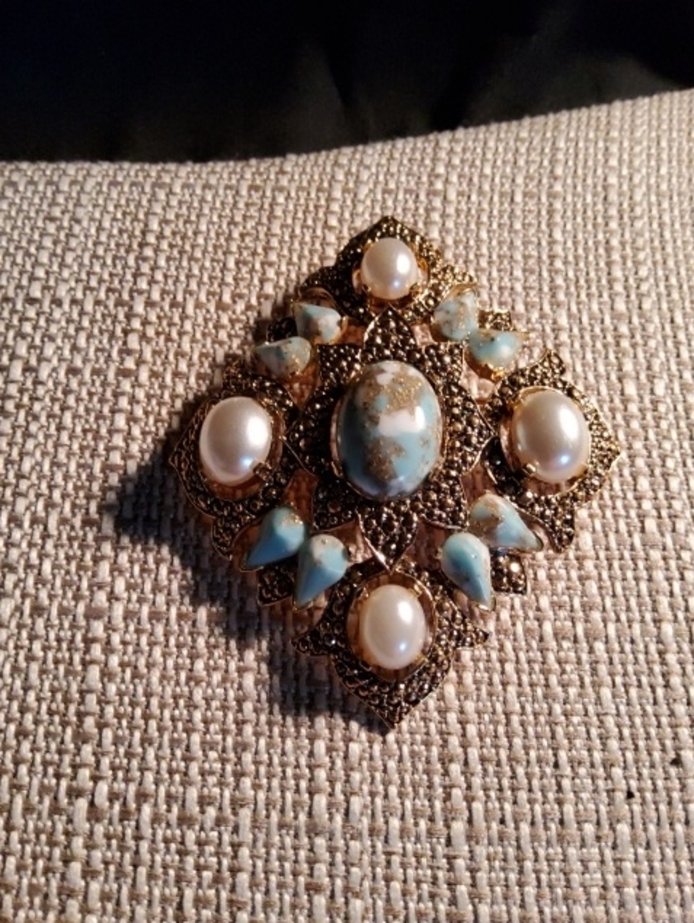 Sarah Coventry " Remembrance " Brooch/pendant.